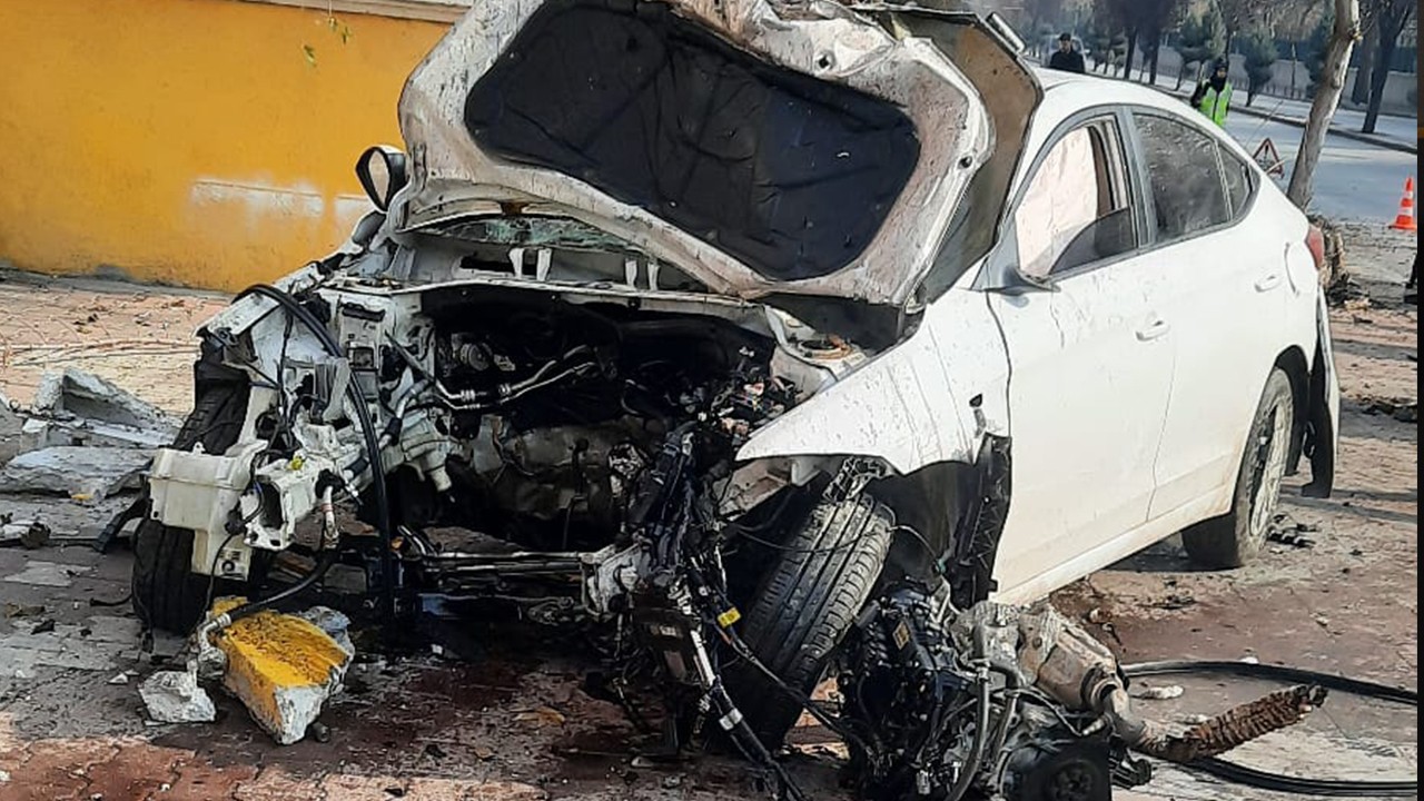 Konya’da direksiyon hakimiyetini kaybeden sürücü ağaca çarptı