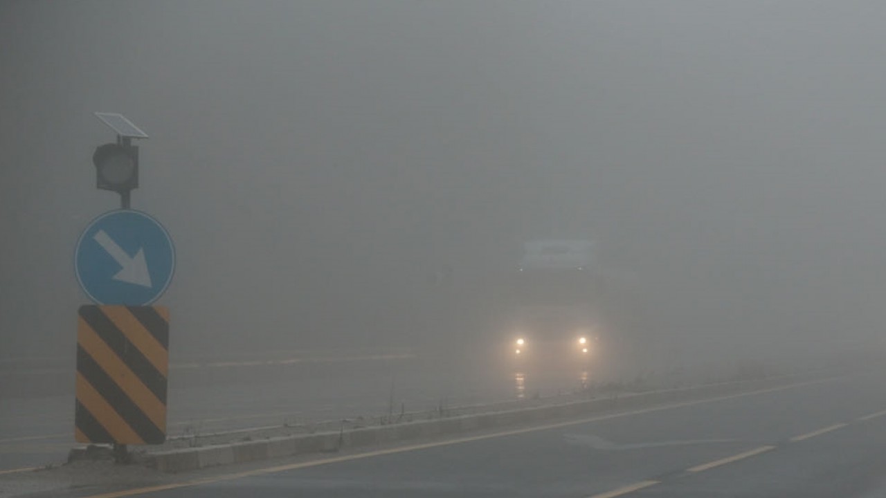 Bolu Dağı’nda sis görüş mesafesini düşürdü