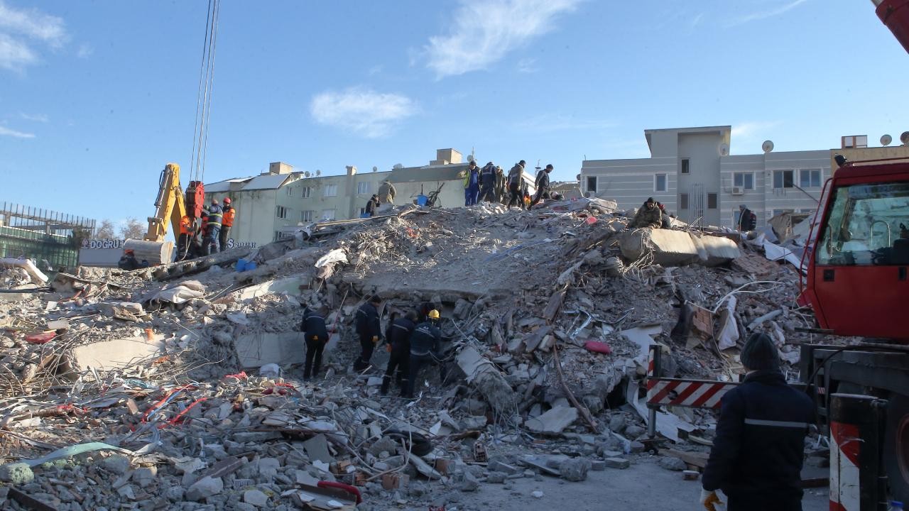 Depremde 72 kişiye mezar olan İsias Oteli davası yarın başlayacak