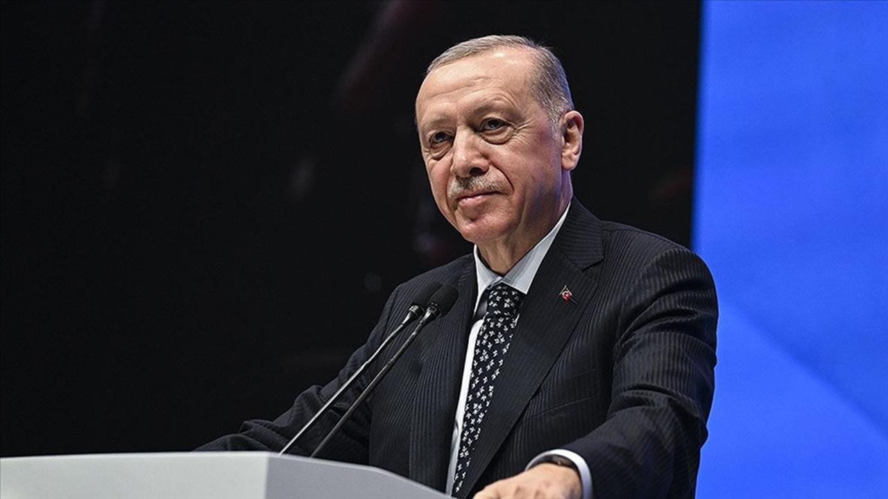 Cumhurbaşkanı Erdoğan, Özel'den kazandığı tazminatı Mehmetçik Vakfı'na bağışladı