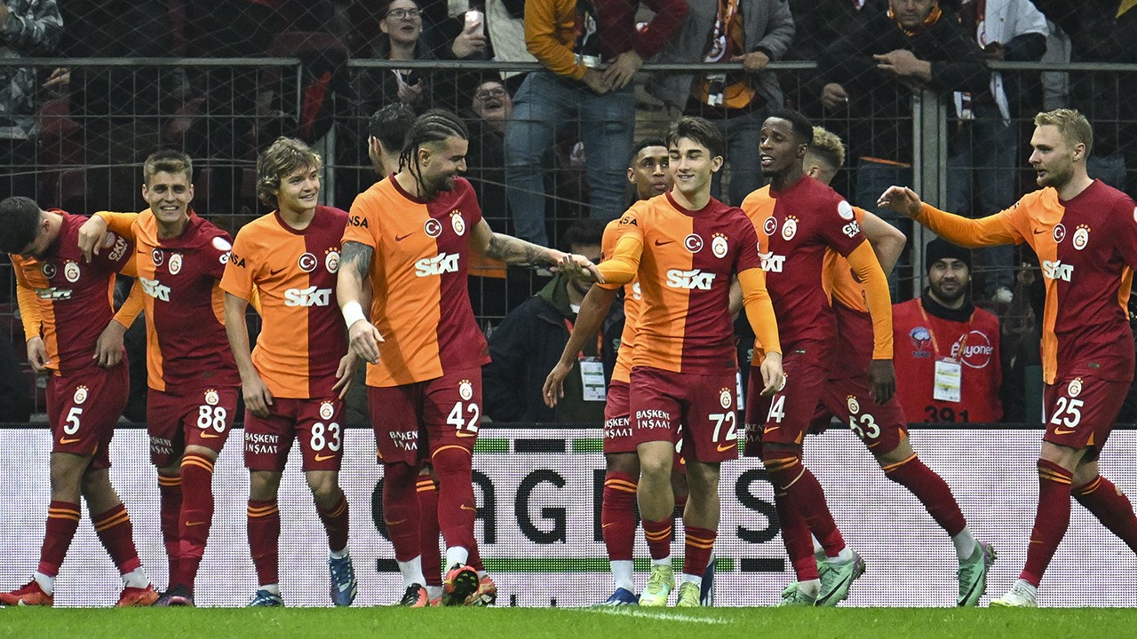Galatasaray Teknik Direktörü Buruk: Korkularımız oldu ama maçı 3-0 kazandık