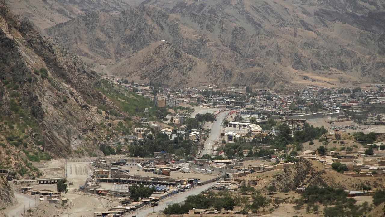 Pakistan ile Afganistan sınırı, vize tartışması sebebiyle 4 gündür araç geçişlerine kapalı