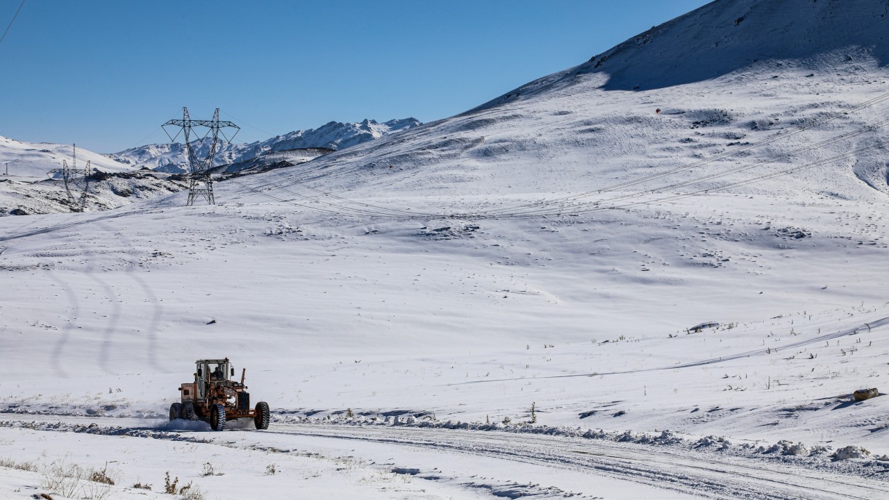 Kardan kapanan 429 yerleşim yeri yolunun 228'i ulaşıma açıldı