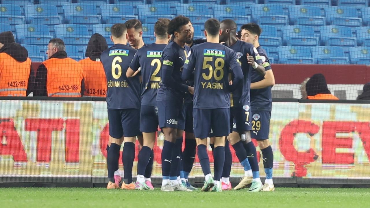 Trabzonspor'a evinde soğuk duş: Önde oldukları maçı 3-2 kaybettiler