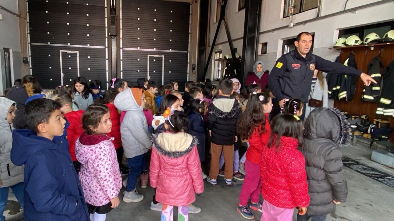 Karapınar'da anaokulu öğrencileri itfaiye istasyonunu ziyaret etti