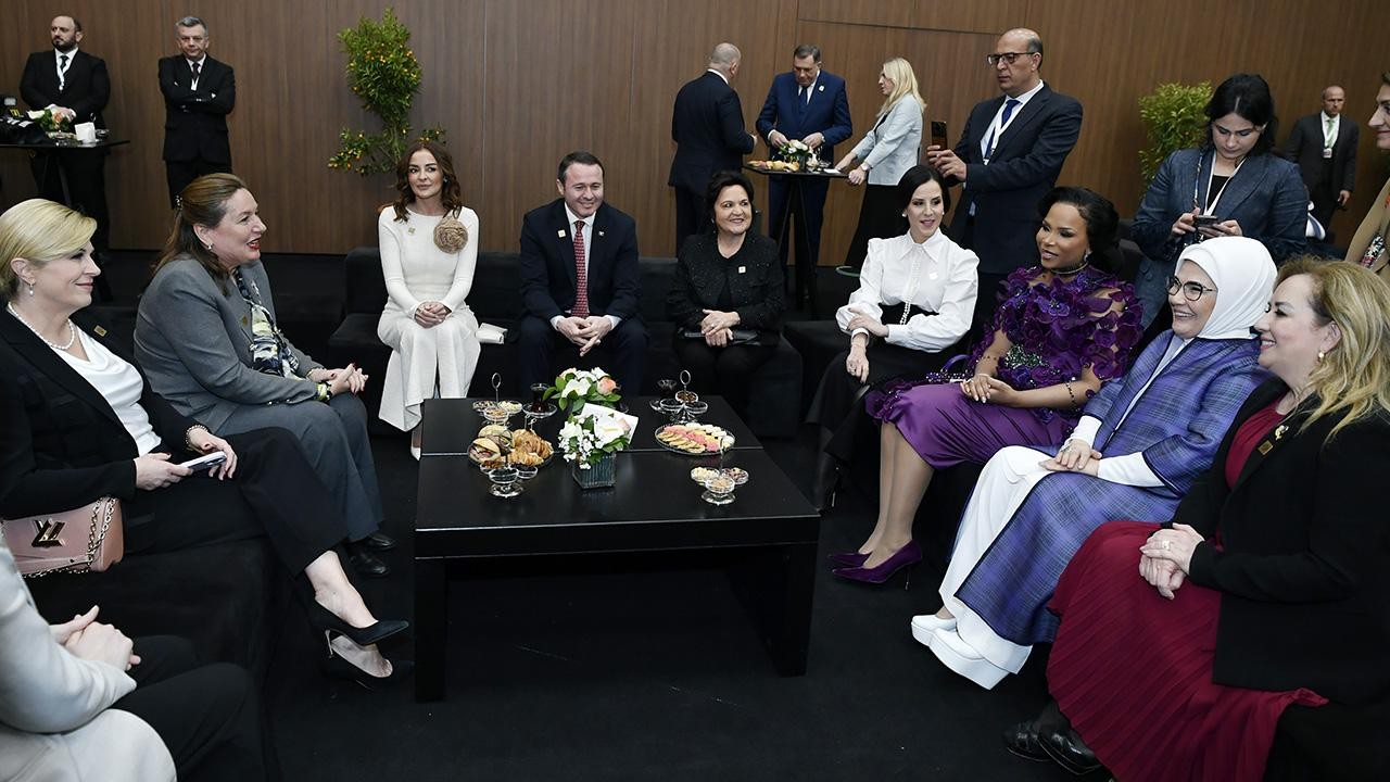 Emine Erdoğan, liderler ve lider eşleriyle bir araya geldi