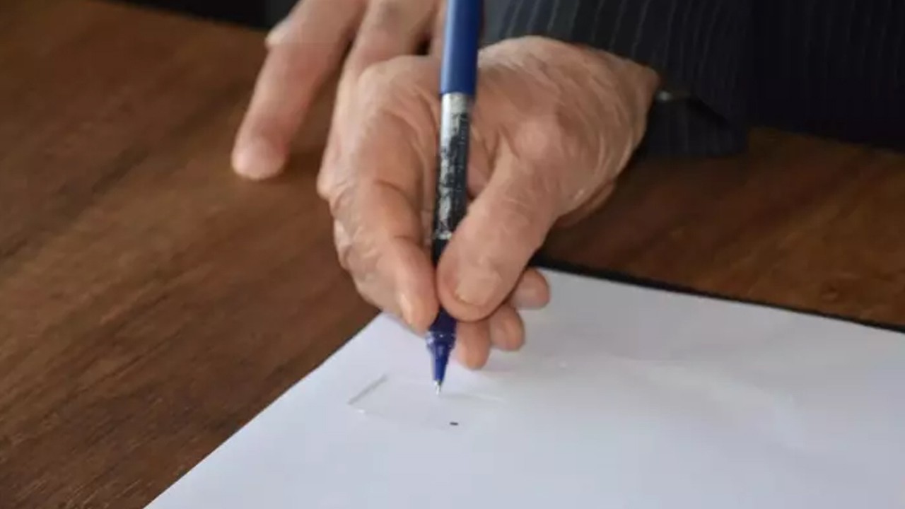 'Kargo teslim kağıdı imzalatıyoruz diyerek 40 milyon TL'lik senet imzalattılar' 