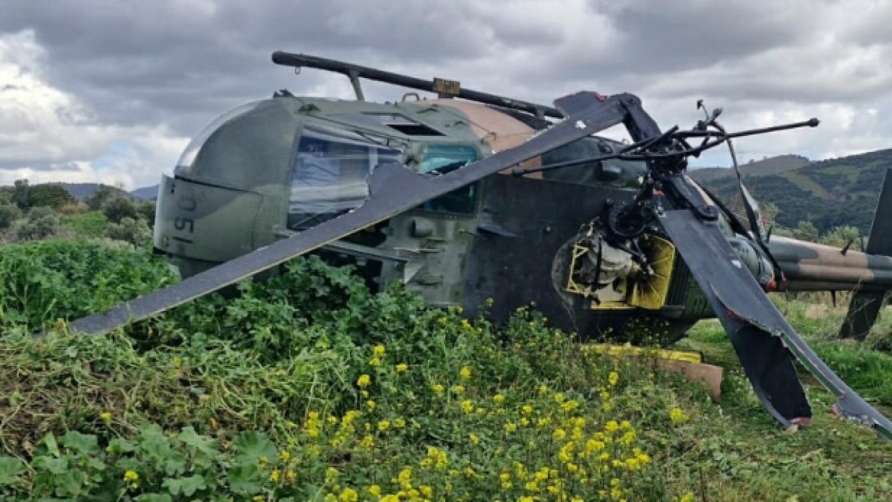 İzmir’de askeri helikopter zorunlu iniş yaptı! 1 personel yaralı