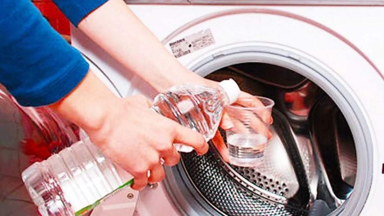 Çamaşır makinenizi ömürlük yapacak taktik! Sadece 1 bardak ekleyin ve farkı görün