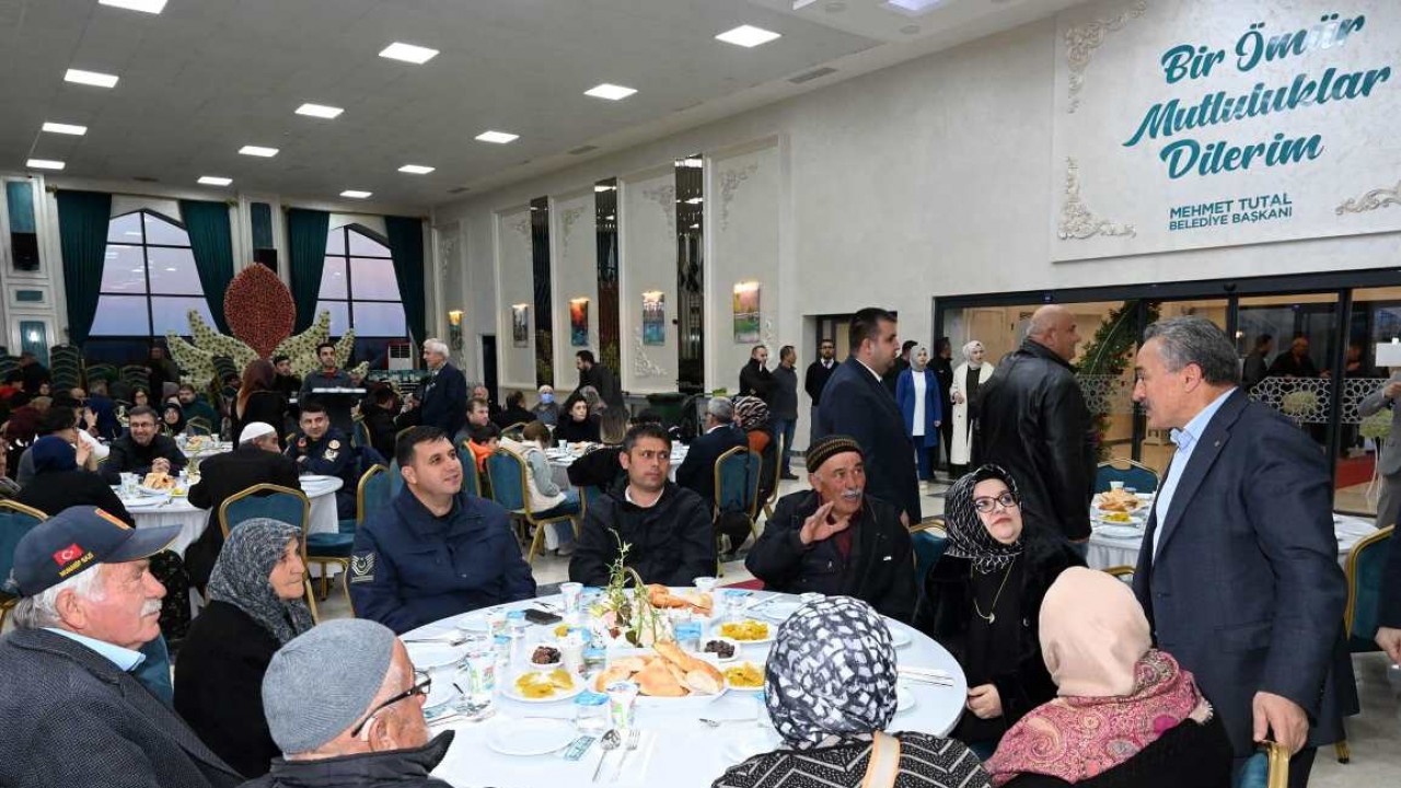 Başkan Tutal iftarın ilk gününde şehit ve gazi aileleriyle yemek programında buluştu 