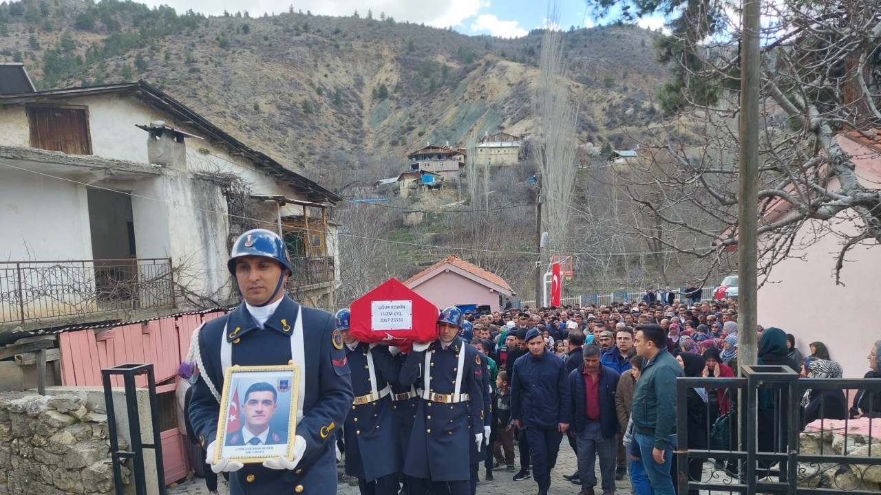 Hayatını kaybeden uzman çavuşun cenazesi, Karaman'da defnedildi