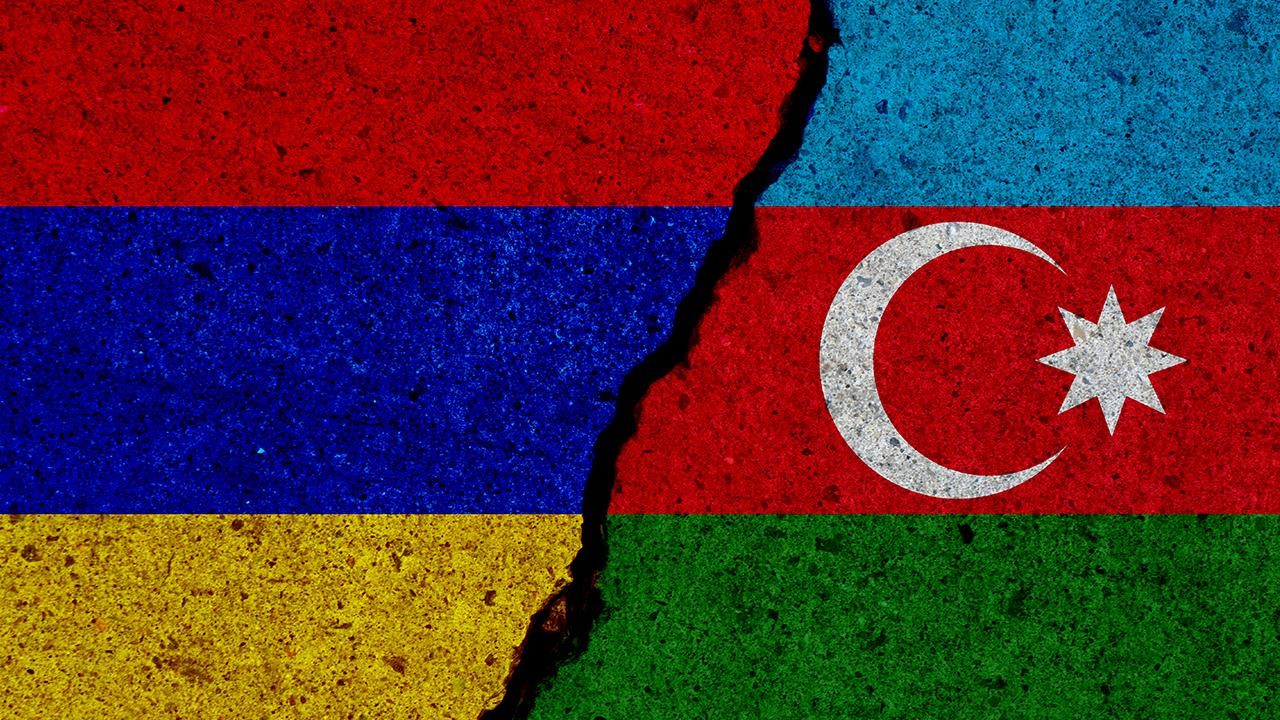 Azerbaycan, Ermenistan'ın sınırda askeri yığınak yaptığını duyurdu