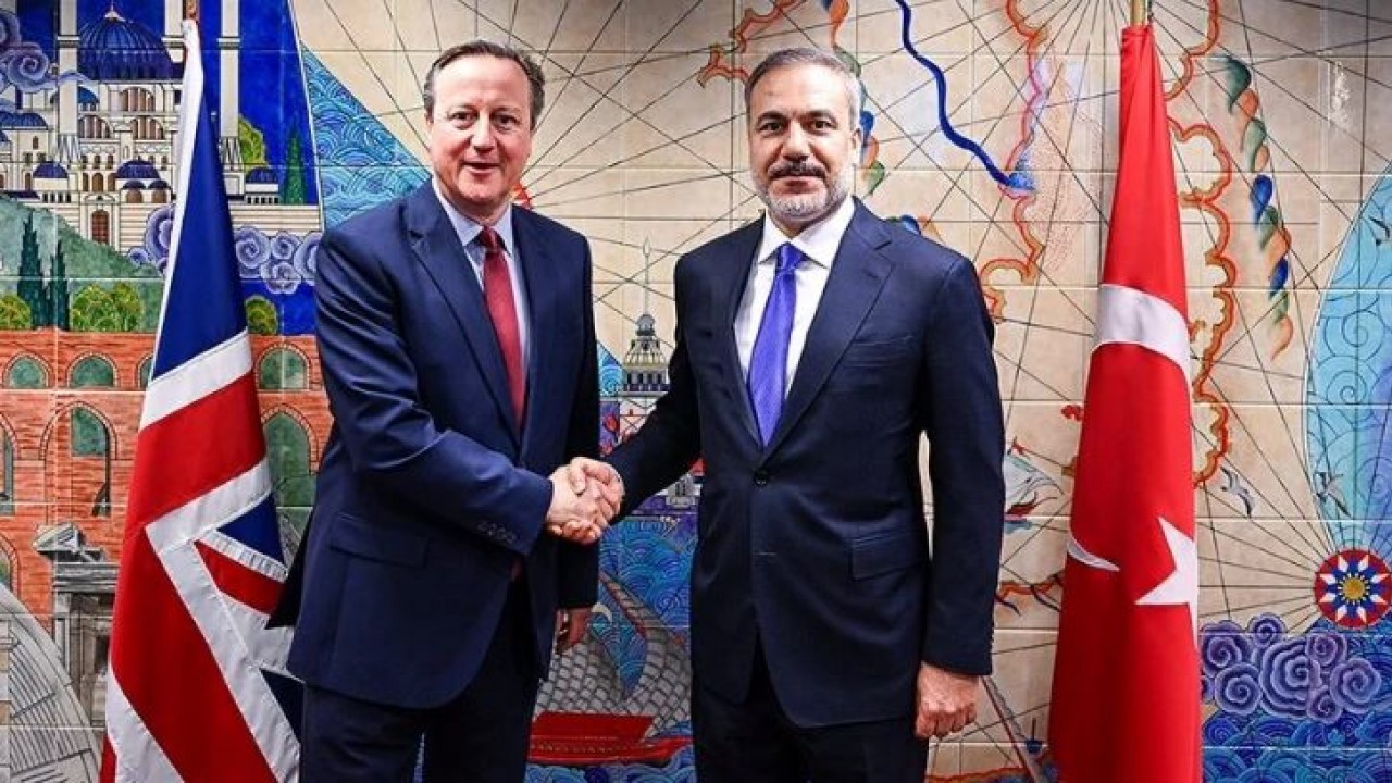 Dışişleri Bakanı Fidan, Brüksel'de İngiliz mevkidaşı Cameron'la görüştü