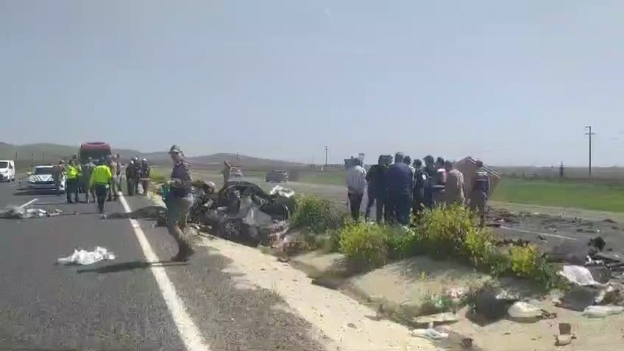 Bayram tatili yolunda feci kaza: Polis memuru, eşi ve 2 çocuğu hayatını kaybetti