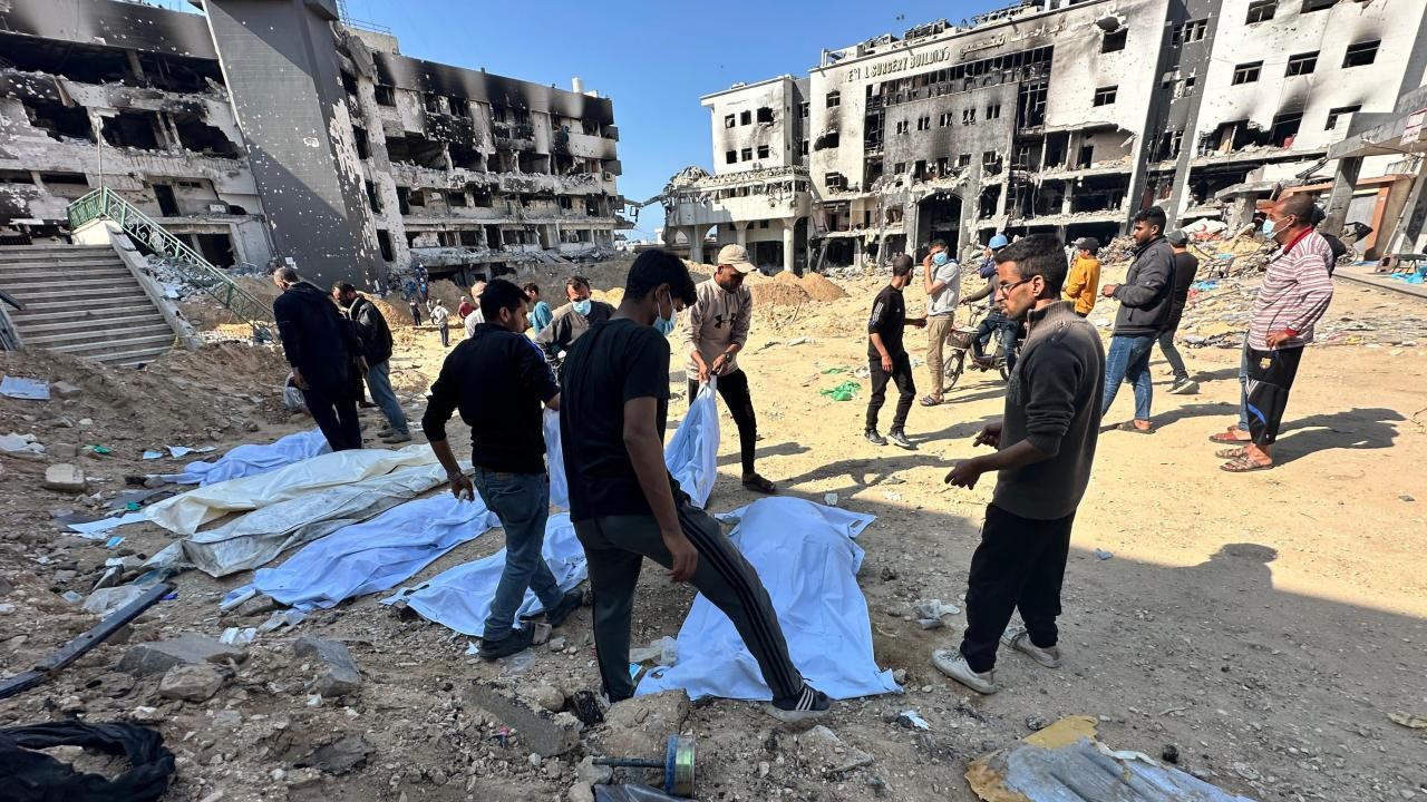 Gazze’deki Nasır Hastanesi’nde bulunan toplu mezardan 190 ceset çıkarıldı
