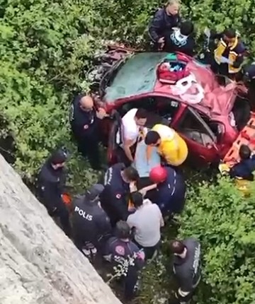 140 kilometre hızla istinat duvarından düşen otomobildeki futbolcu öldü