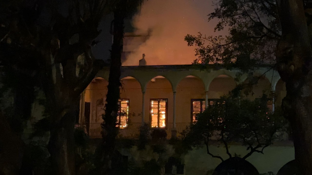 Hatay'da tarihi binadaki yangın kontrol altına alındı