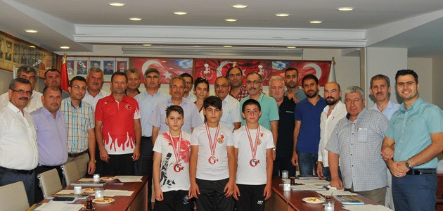 Akşehir Belediyesi’nden başarılı sporculara ödül