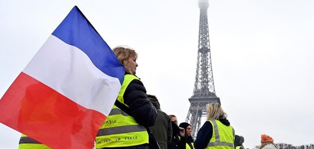 Fransa’da ’sarı yelekli kadınlardan’ gösteri