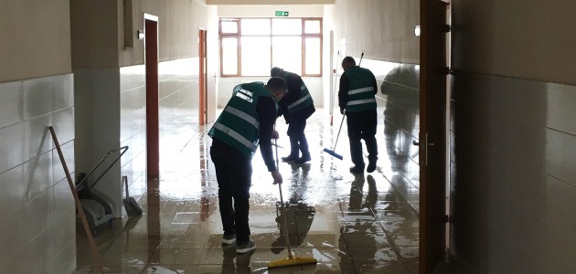 Seydişehir’de okullardaki tadilat ve boya işlerini yükümlüler yapıyor