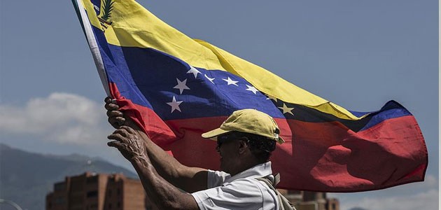 Yüksek Mahkemeden Venezuela Ulusal Meclisi’nin geçiş hükümeti denemesine red