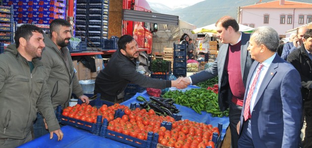 Başkan Akkaya pazar esnafını ziyaret etti