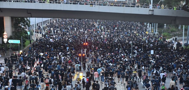 Hong Kong’da halk Çin’e iade yasasını protesto için tekrar sokaklarda