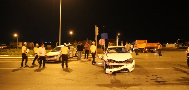 Sivas’ta iki otomobil çarpıştı: 10 yaralı