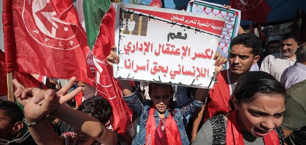 Gazze’de İsrail hapishanelerindeki Filistinli tutuklulara destek gösterisi