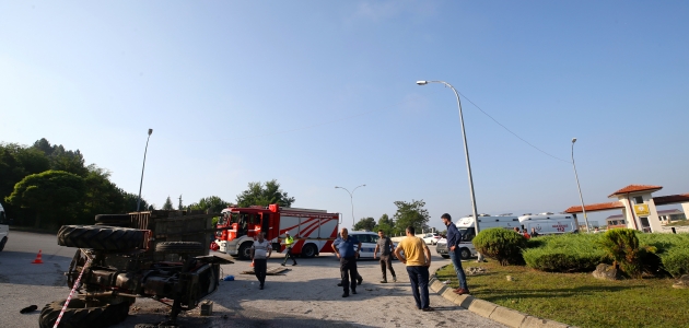 Fındık işçilerini taşıyan traktör devrildi: 14 yaralı