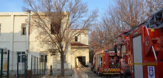 Engelli bakım merkezinde yangın: 10 kişi hastaneye kaldırıldı