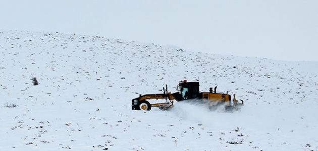 Doğu Anadolu'da karla mücadele ekiplerinin yoğun mesai