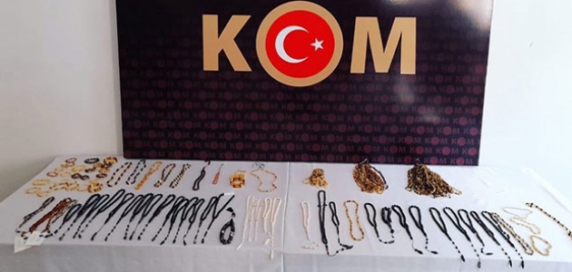 Konya’da nesli tehlikede olan bitki ve hayvan uzuvlarından yapılmış takılar yakalandı