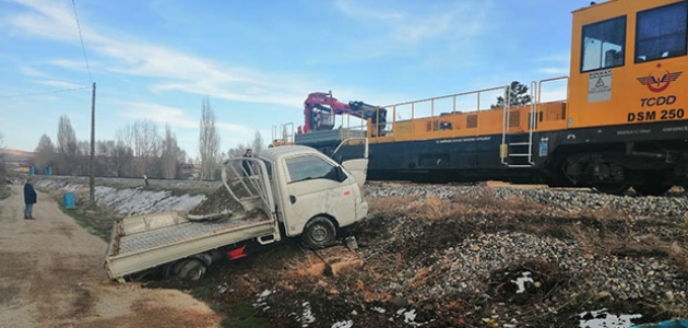 Konya’da katener bakım otosu ile kamyonet çarpıştı: 1 yaralı