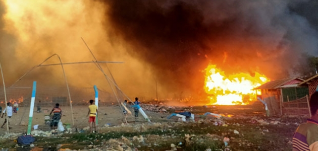  Bangladeş'te Arakanlı mültecilerin kampında yangın çıktı