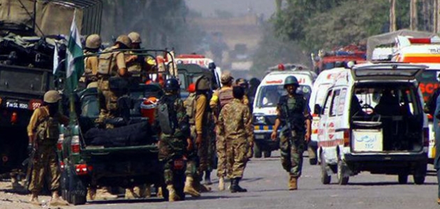  Pakistan'da bombalı saldırı: 12 yaralı