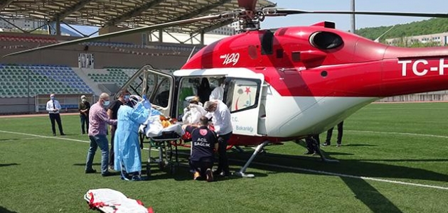 Ambulans helikopter koronavirüs hastası kadın için havalandı