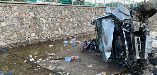 Konya’da kanala düşen kamyonetteki 4 kişi yaralandı