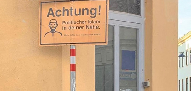 Müslümanların ’dijital harita’yla fişlendiği Avusturya’da camilere ırkçı levhalar asıldı