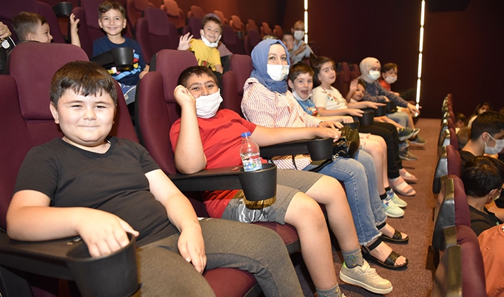 Kısıtlamaların ardından sinemalar kapılarını ilk olarak SOBE öğrencilerine açtı