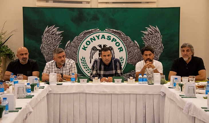 Konyaspor yönetimi, takımla yemekte buluştu