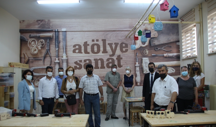 NEÜ’nün yürüttüğü AB destekli proje kapsamında Cahit Zarifoğlu İlkokulu ziyaret edildi