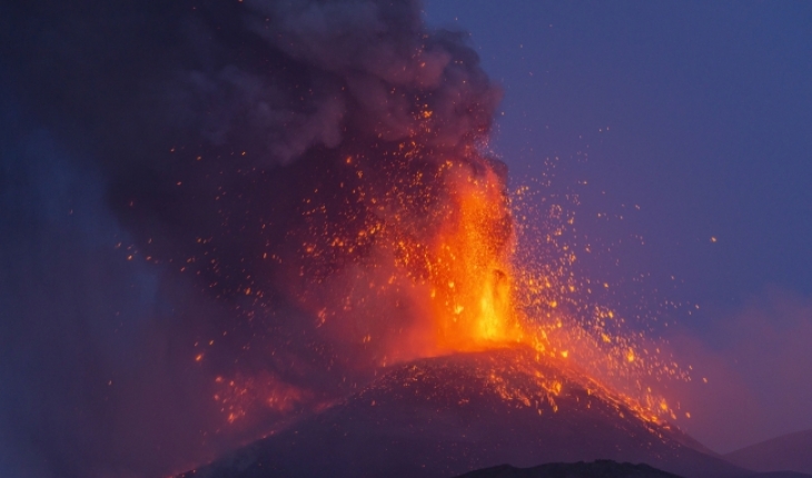 Etna’da lavların dansı