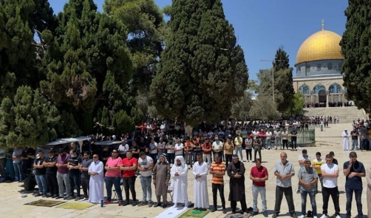 Mescid-i Aksa’da 45 bin Filistinli cuma namazını kıldı