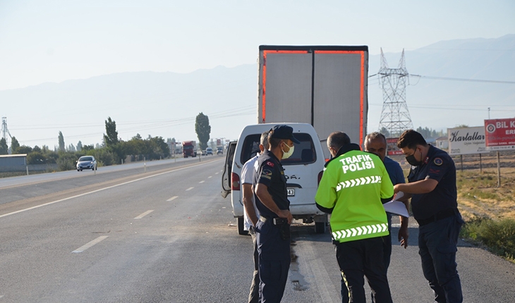 Konya’da minibüs tıra çarptı: 1 yaralı