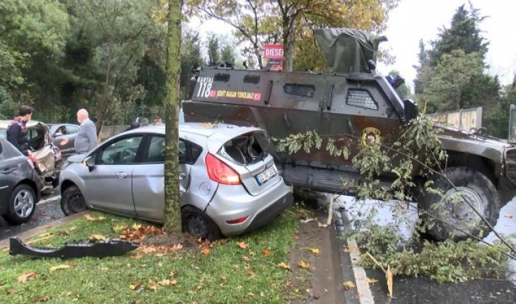 Zırhlı polis aracı 6 araca çarptı: 3 yaralı