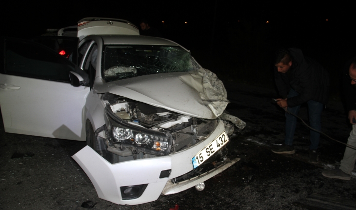 Konya’da yolcu minibüsü ile otomobilin çarpışması sonucu 8 kişi yaralandı