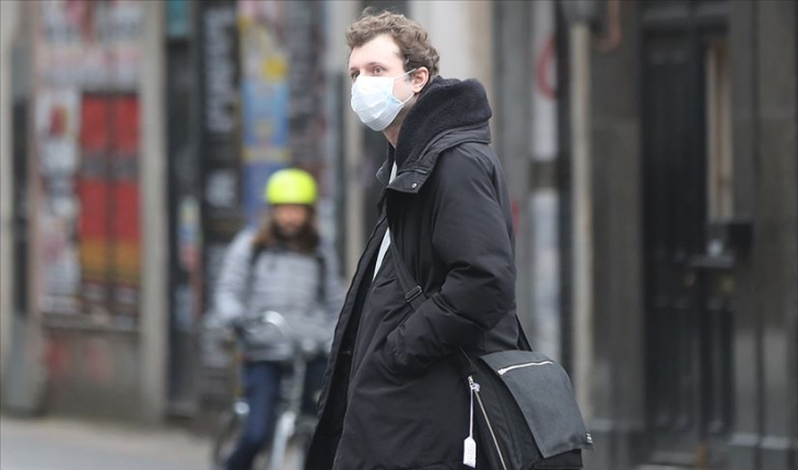 Kovid-19’dan korunmak için açık havada da maske takılması uyarısı