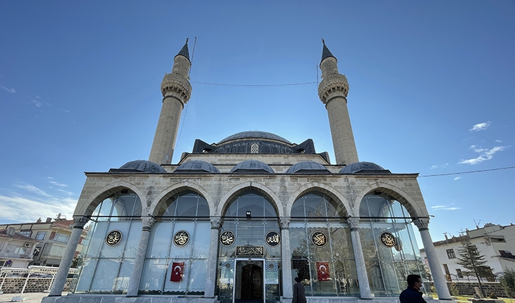 Tarihi camide 450 yıllık el yazması Kur’an-ı Kerim bulundu