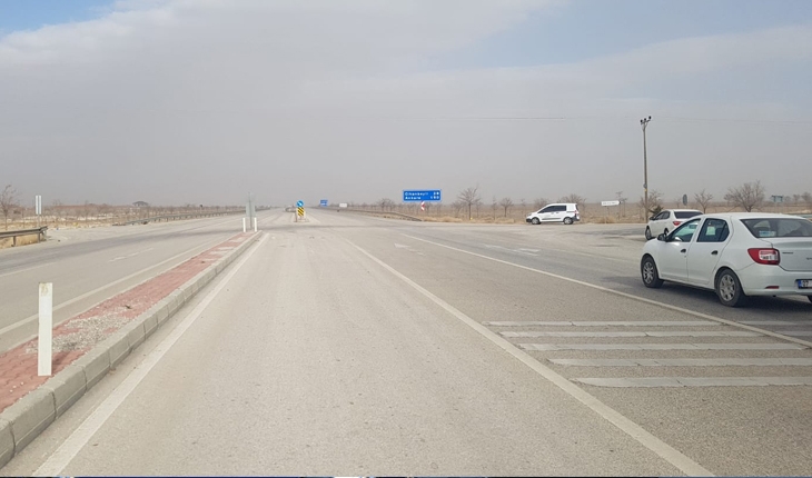 Kum fırtınası nedeniyle trafiğe kapanan yollar yeniden açıldı